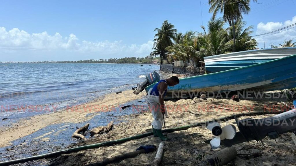 heritage-cleaning-up-cedros-oil-spill