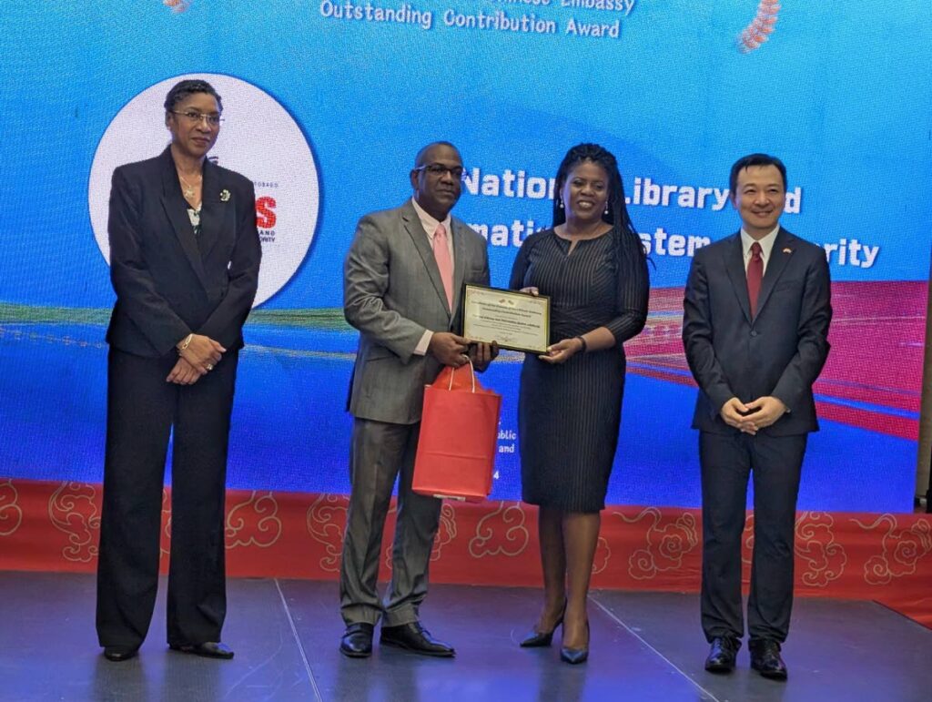 nalis-receives-friends-of-chinese-embassy-award