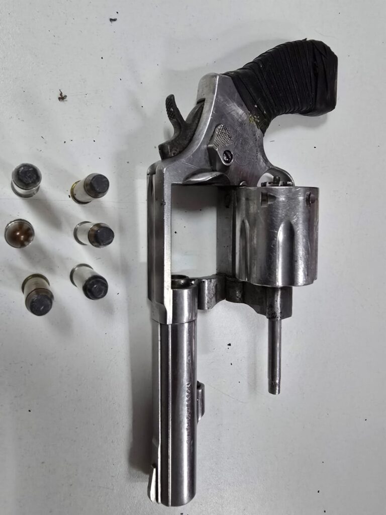 claxton-bay-man-held-with-loaded-gun